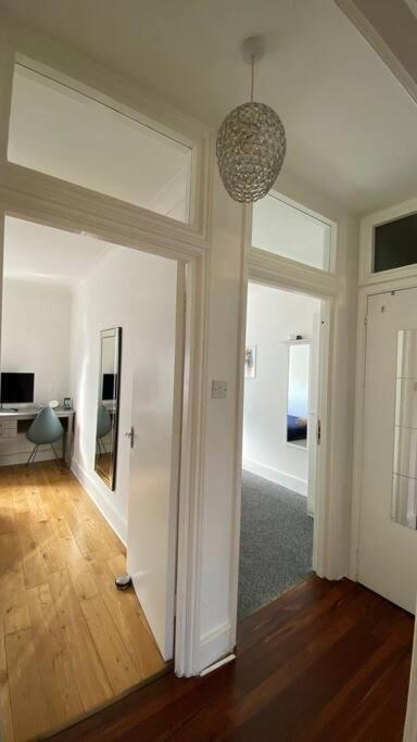 2 Bedroom Flat In Camberwell Green - Central Location With Excellent Connections To Tourist Attractions And Main London Airports ภายนอก รูปภาพ