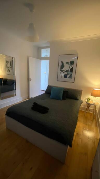 2 Bedroom Flat In Camberwell Green - Central Location With Excellent Connections To Tourist Attractions And Main London Airports ภายนอก รูปภาพ