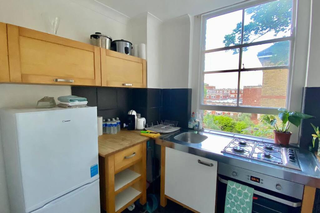 2 Bedroom Flat In Camberwell Green - Central Location With Excellent Connections To Tourist Attractions And Main London Airports ภายนอก รูปภาพ