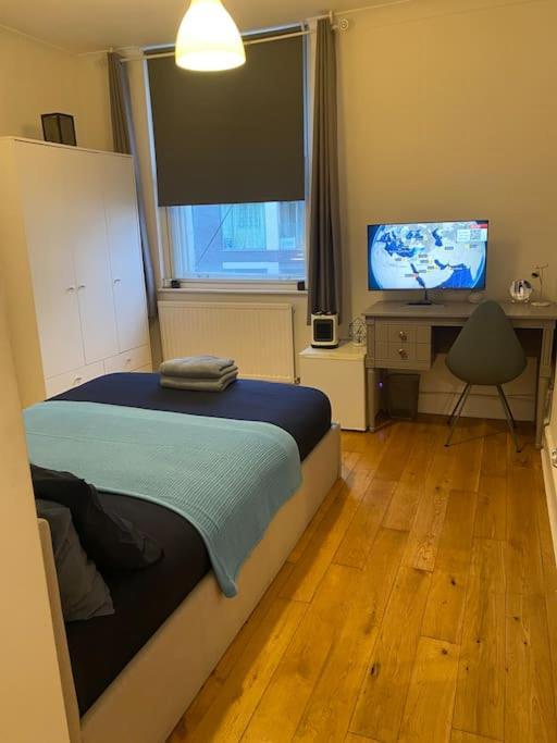 2 Bedroom Flat In Camberwell Green - Central Location With Excellent Connections To Tourist Attractions And Main London Airports ภายนอก รูปภาพ